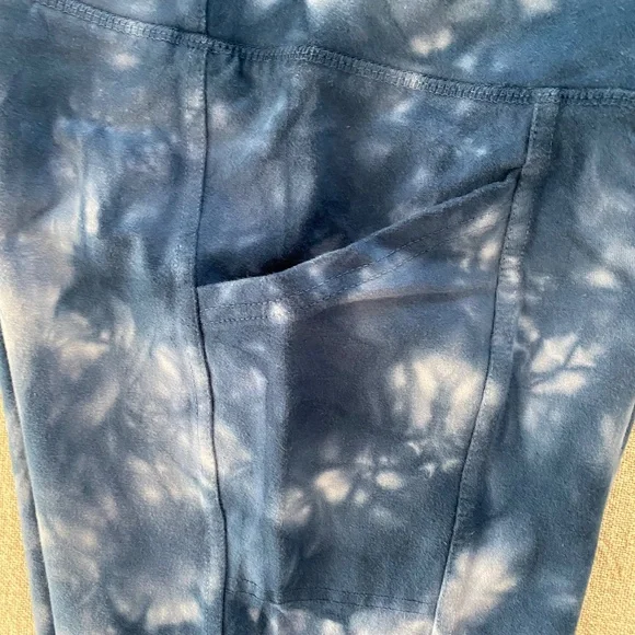 Fuda Tie-Dye Capri Athletic Leggings in Blue/White - Size M - Picture 6 of 9
